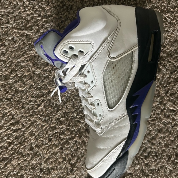 Jordan Retro White and Purple Sneakers - Picture 8 of 13